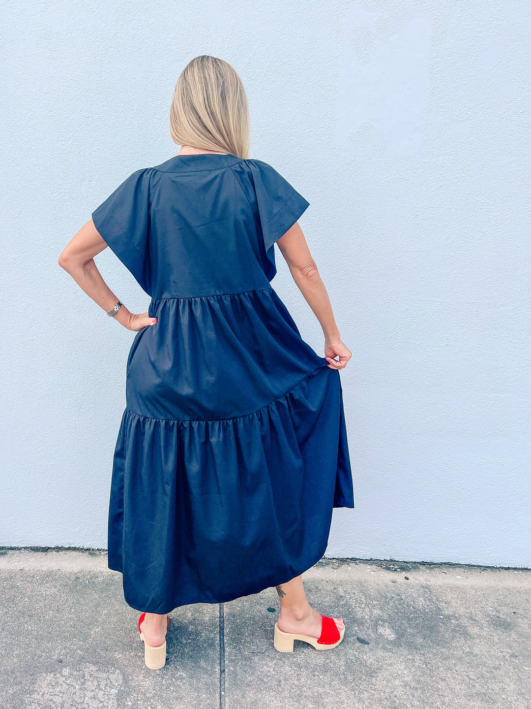 Twirl-Worthy Flutter Sleeve Tiered Midi Dress – Black